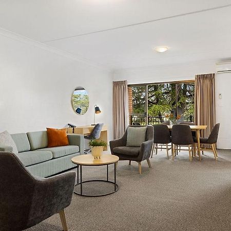 Oxley Court Serviced Apartments Canberra Exterior foto