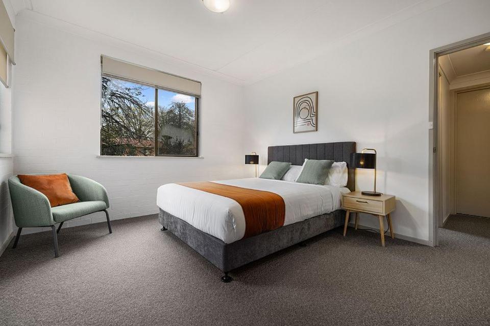 Oxley Court Serviced Apartments Canberra Exterior foto