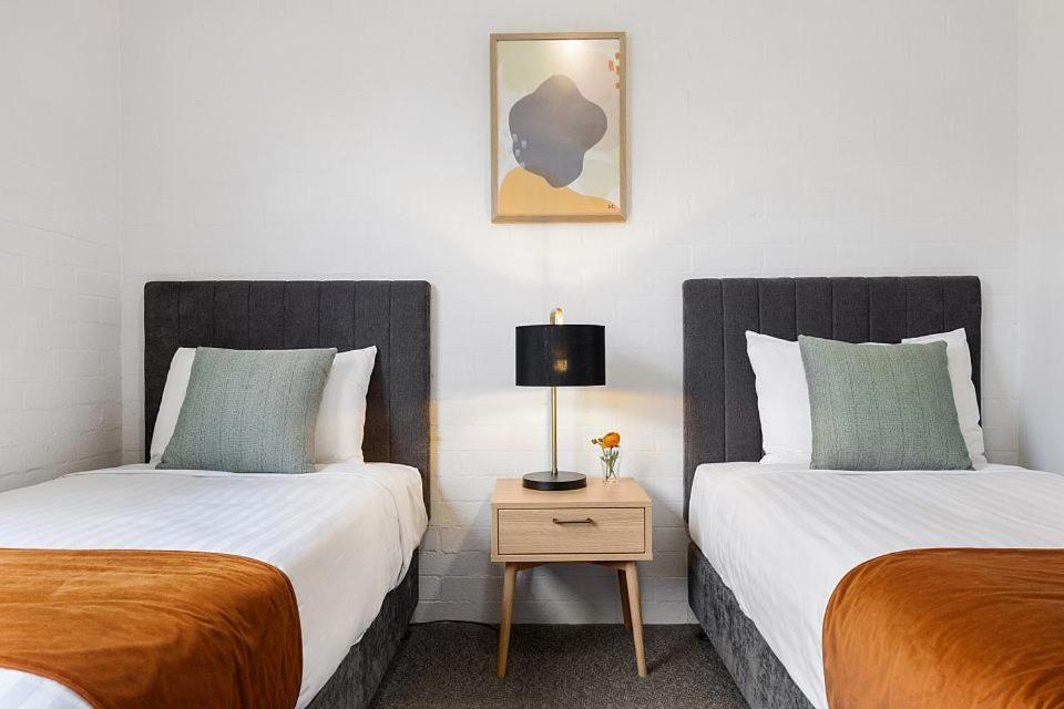 Oxley Court Serviced Apartments Canberra Exterior foto