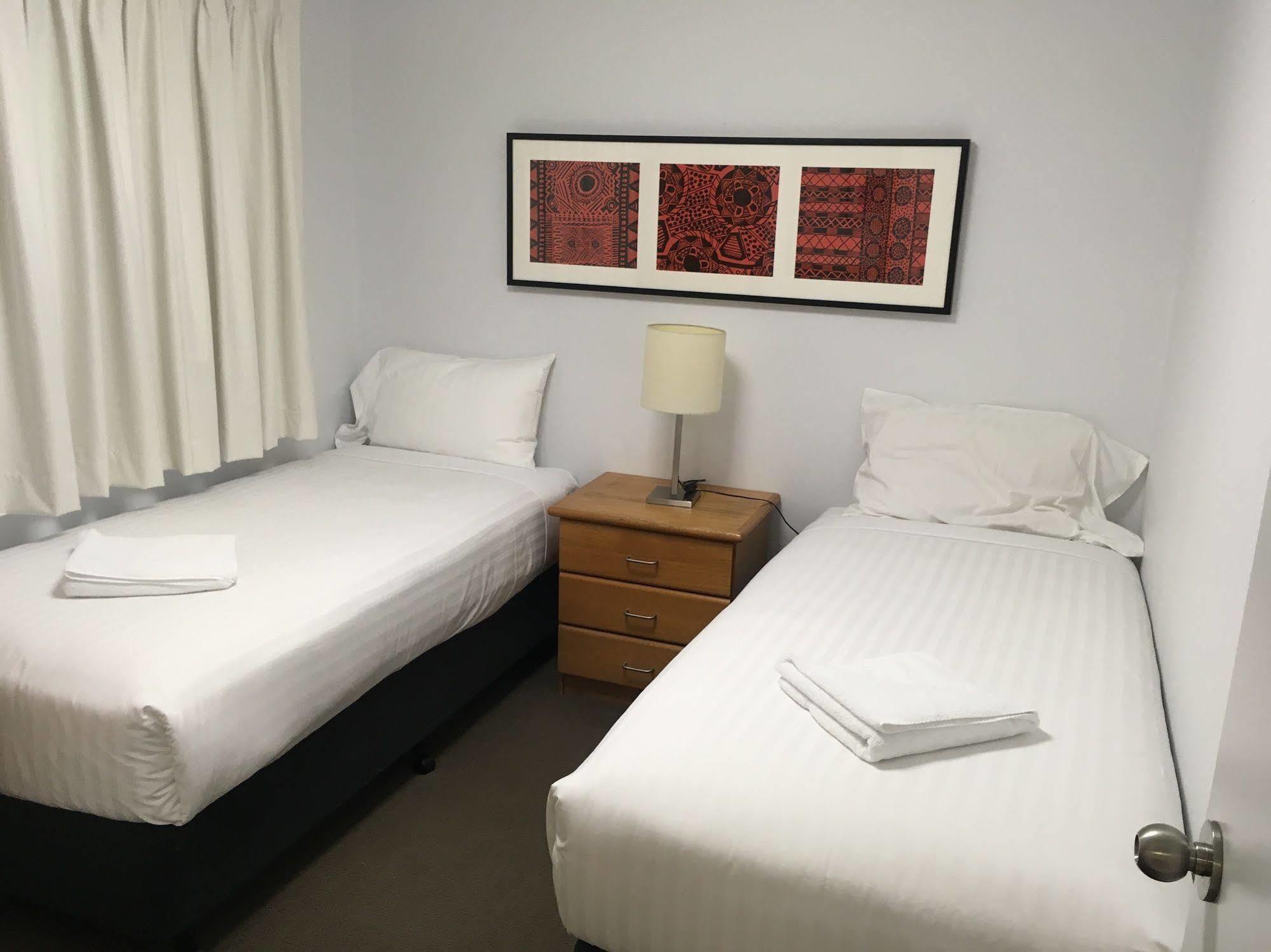 Oxley Court Serviced Apartments Canberra Exterior foto